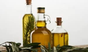 La dieta mediterranea, che si basa sull'uso abbondante di olio di oliva, è stata associata a una serie di effetti positivi sul benessere