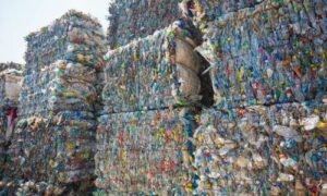 Quando si parla di smaltimento della plastica, è importante fare una distinzione tra i diversi tipi di plastica che smaltiamo